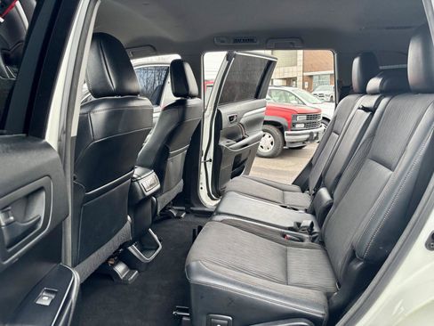 Used 2018 Toyota Highlander Plus image 17