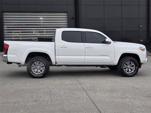 Used 2018 Toyota Tacoma SR5 image 38