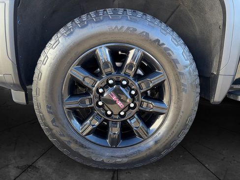 Used 2024 GMC Sierra 2500 AT4 w/ AT4 Preferred Package image 14