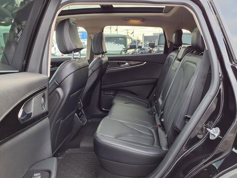 Used 2022 Lincoln Nautilus Reserve w/ Equipment Group 201A image 10