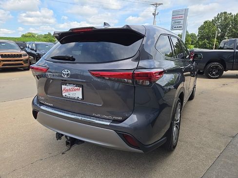 Used 2021 Toyota Highlander Platinum AWD/4WD image 11