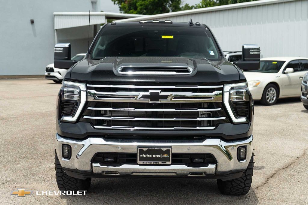 Used 2026 Chevrolet Silverado 3500 LTZ w/ LTZ Plus Package AWD/4WD image 3