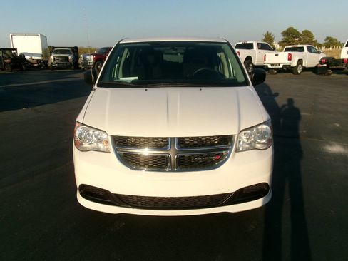 Used 2013 Dodge Grand Caravan SE image 3