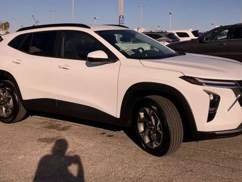 New 2026 Chevrolet Trax LT FWD image 2