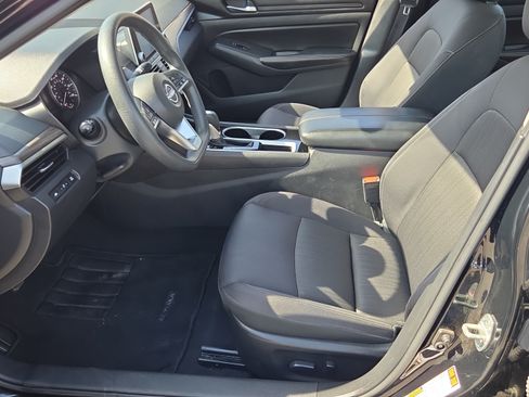 Used 2024 Nissan Altima 2.5 SV FWD image 9