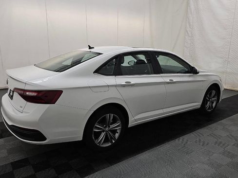 Used 2024 Volkswagen Jetta SE w/ Panoramic Sunroof Package image 4