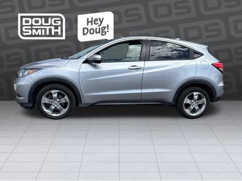 Used 2017 Honda HR-V EX image 1
