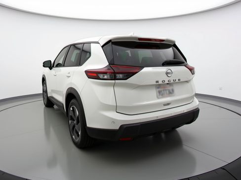 Used 2025 Nissan Rogue SV FWD image 6