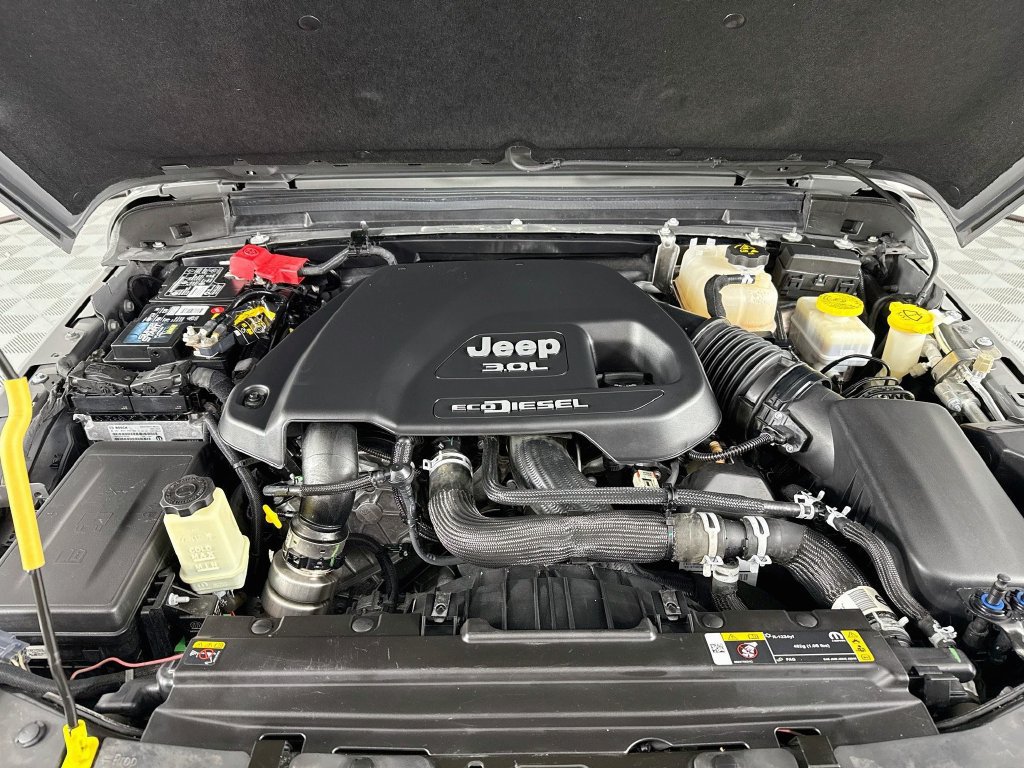 Used 2021 Jeep Wrangler Unlimited Sahara w/ Cold Weather Group AWD/4WD image 29