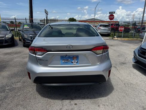 Used 2022 Toyota Corolla LE FWD image 5