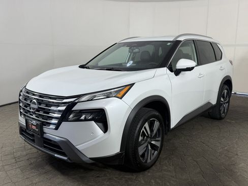 Used 2026 Nissan Rogue SL FWD image 3