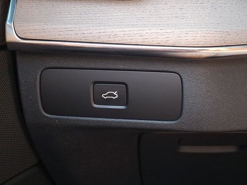 Used 2025 Volvo XC90 B6 Plus AWD/4WD image 25