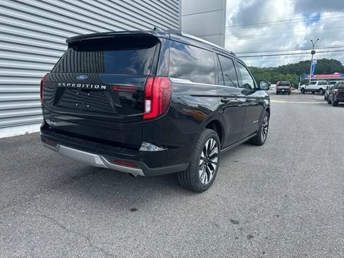 Used 2025 Ford Expedition Platinum w/ Driver's Package AWD/4WD image 5