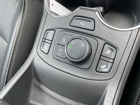 Used 2023 GMC Terrain SLT w/ Infotainment Package II AWD/4WD image 28