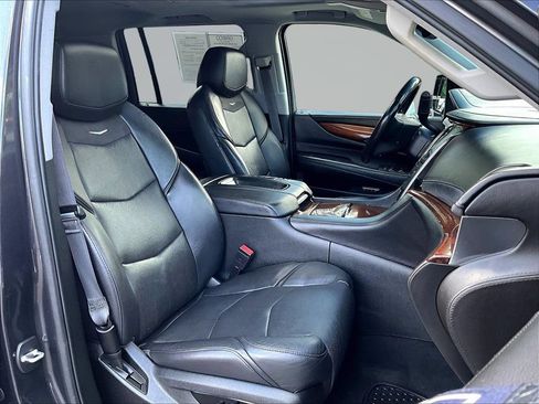 Used 2016 Cadillac Escalade ESV Luxury AWD/4WD image 31