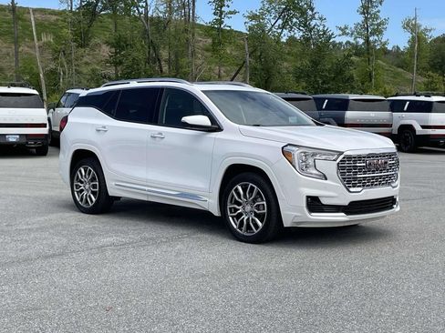 Used 2023 GMC Terrain Denali w/ Denali Premium Package AWD/4WD image 1