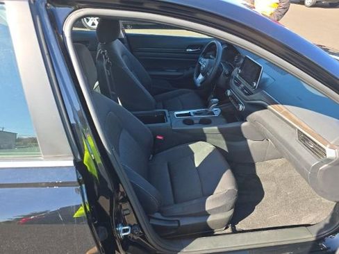 Used 2025 Nissan Altima 2.5 SV image 5