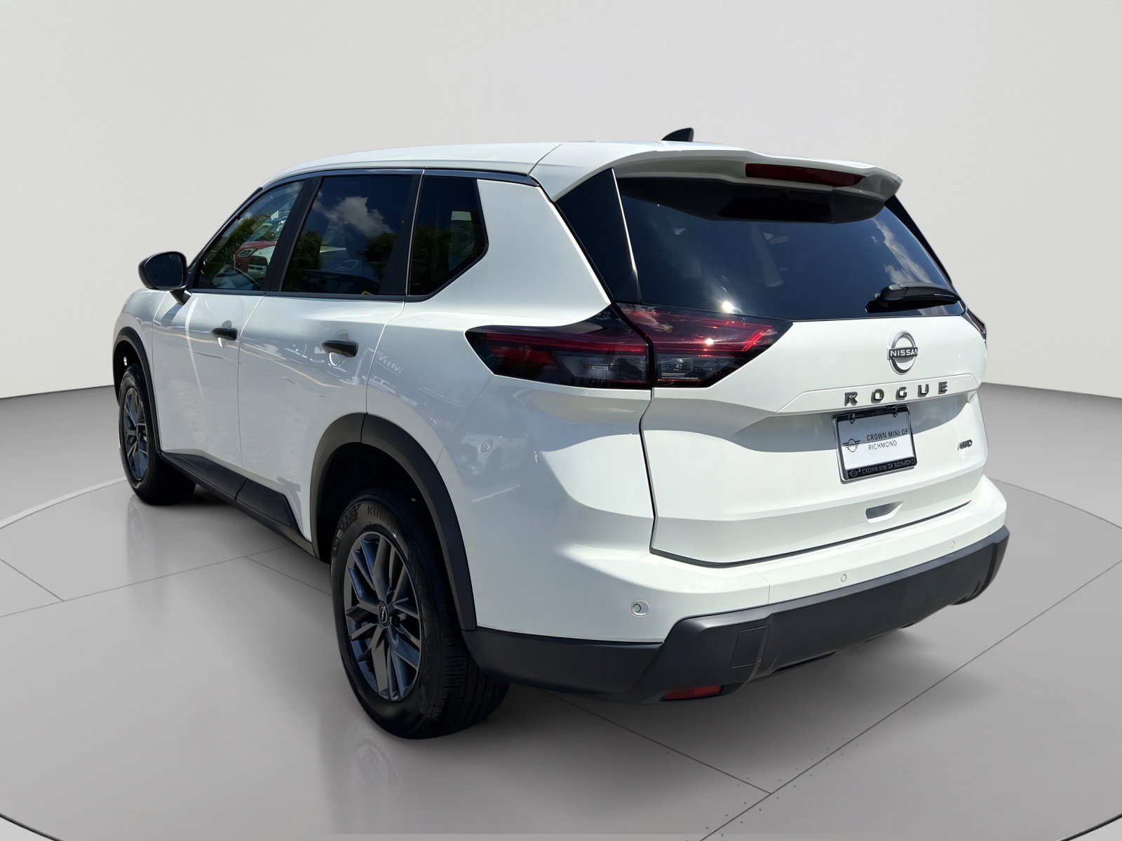 Used 2025 Nissan Rogue S AWD/4WD image 3