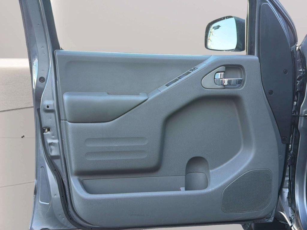 Used 2018 Nissan Frontier SV AWD/4WD image 14