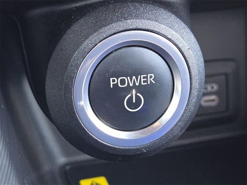 Used 2023 Toyota Venza XLE image 23