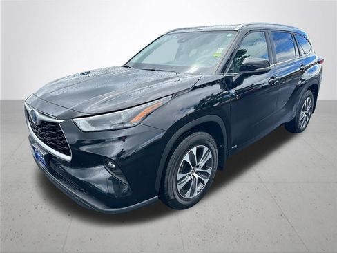 Used 2023 Toyota Highlander XLE AWD/4WD image 2