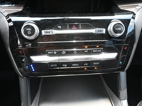 Used 2023 Ford Explorer Limited w/ Equipment Group 301A RWD image 18
