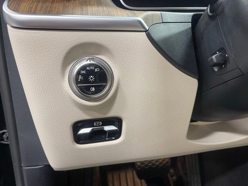 Used 2025 Mercedes-Benz C 300 4MATIC Sedan image 19