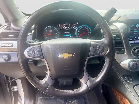 Used 2018 Chevrolet Suburban Premier RWD image 12