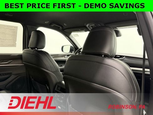 New 2025 Jeep Grand Cherokee Limited w/ Black Appearance Package image 13