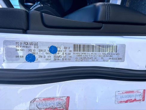 Used 2018 Jeep Grand Cherokee Limited image 19