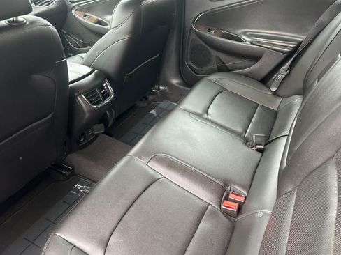 Used 2017 Chevrolet Malibu Premier w/ Premier Sun and Wheel Package FWD image 4