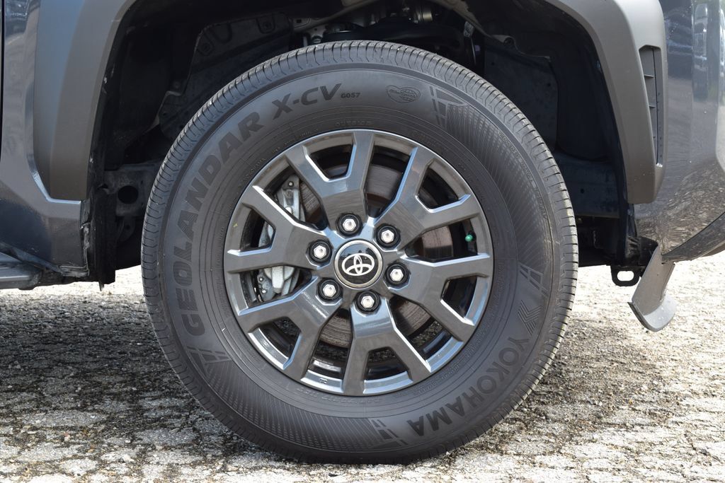 Used 2025 Toyota 4Runner SR5 AWD/4WD image 6