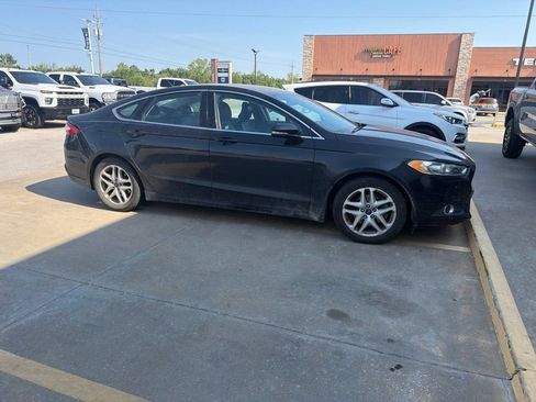 Used 2015 Ford Fusion SE w/ Equipment Group 202A FWD image 3