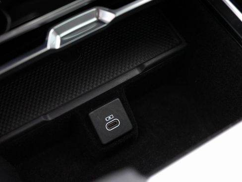 Used 2025 Land Rover Range Rover SE image 24