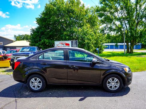 Used 2014 Chevrolet Sonic LT image 2
