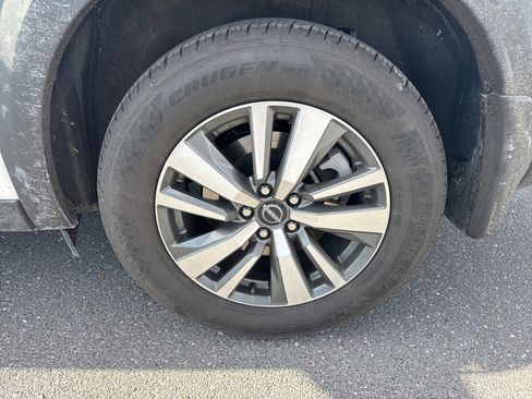 Used 2025 Nissan Pathfinder SL w/ Cargo Package image 13