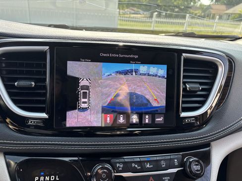 Used 2022 Chrysler Pacifica Limited w/ Uconnect Theater Family Group AWD/4WD image 24