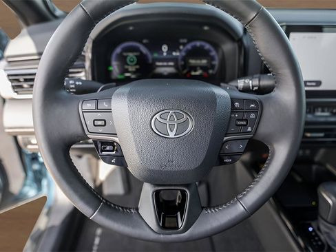 Used 2025 Toyota Camry XSE image 12