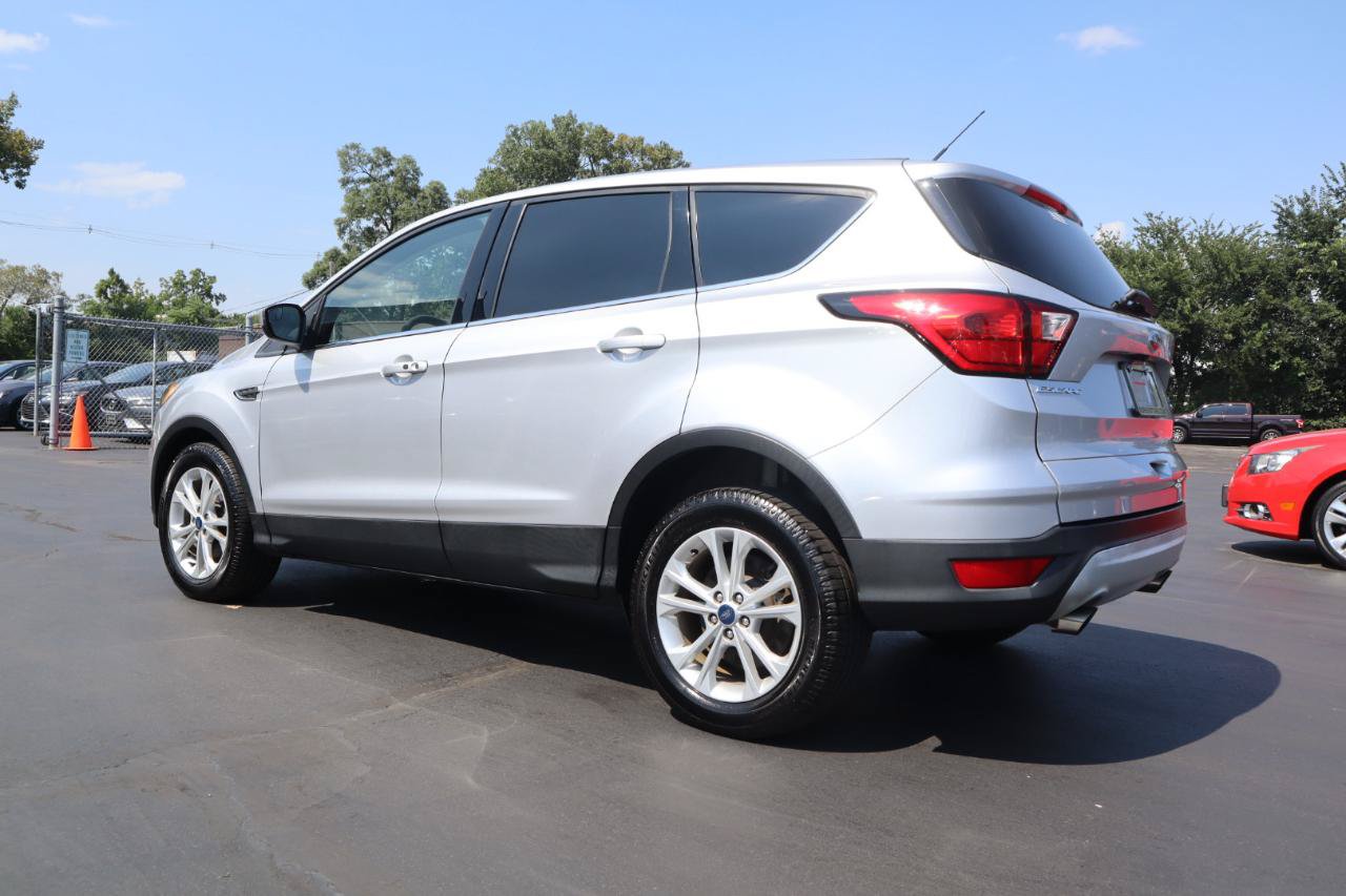 Used 2019 Ford Escape SE FWD image 3