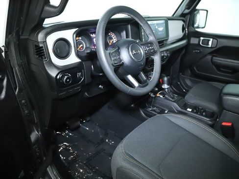 Used 2025 Jeep Wrangler Unlimited Sport AWD/4WD image 17