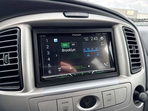 Used 2005 MAZDA Tribute I image 13