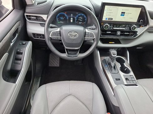 Used 2023 Toyota Highlander Limited image 12