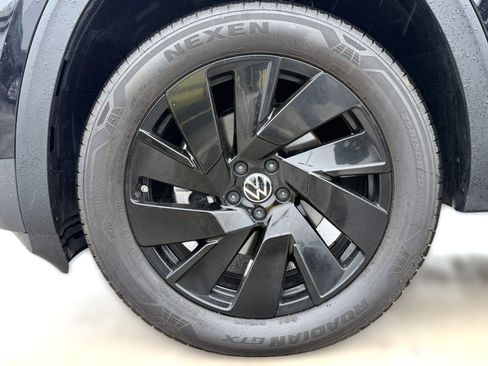 Certified 2026 Volkswagen Atlas SE w/ Black Wheel Package FWD image 10