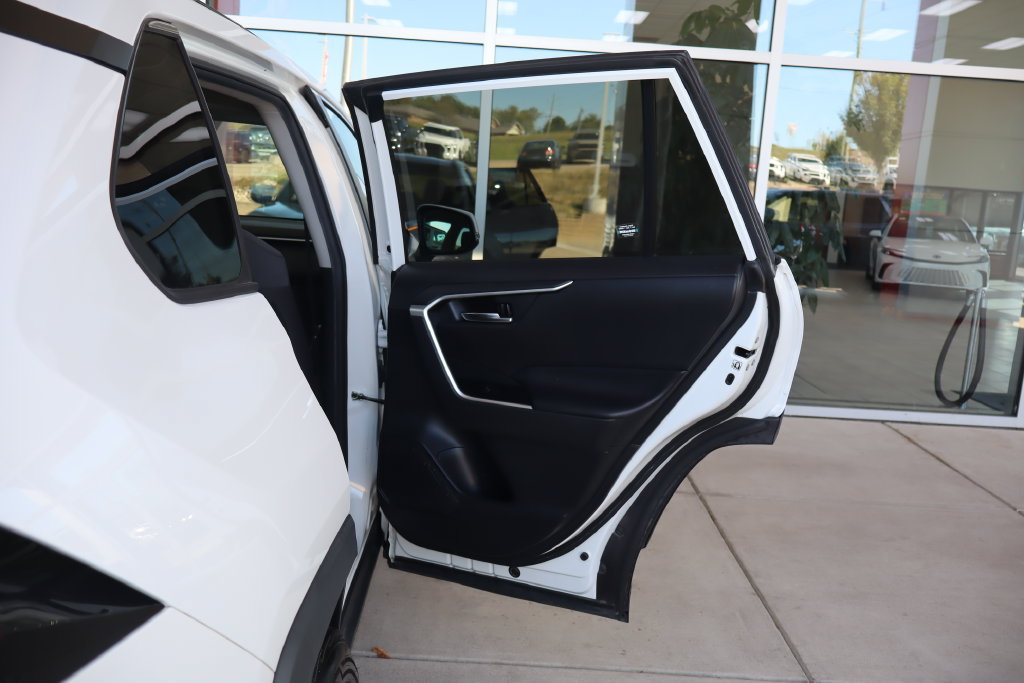 Used 2020 Toyota RAV4 XLE FWD image 36