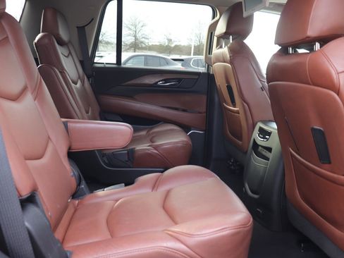 Used 2020 Cadillac Escalade Premium Luxury image 21