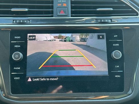 Used 2023 Volkswagen Tiguan SE image 17