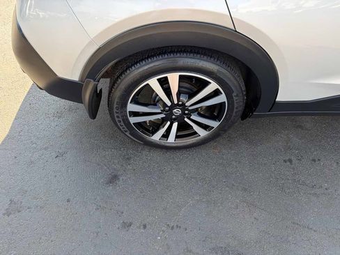 Used 2019 Nissan Kicks FWD image 31