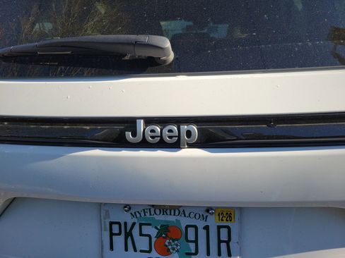 Used 2025 Jeep Grand Cherokee Limited w/ Luxury Tech Group II image 19