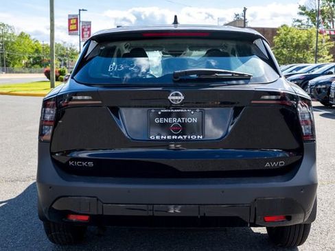New 2025 Nissan Kicks S image 6
