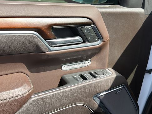 Used 2025 GMC Sierra 1500 Denali w/ Denali Reserve Package AWD/4WD image 10